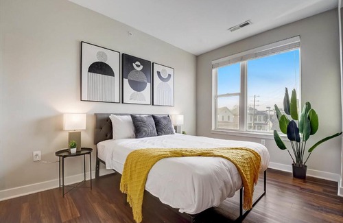 Fletcher Place Apartment | Accessible Downtown Indianapolis: FRONTDESK 531 Virginia Ave