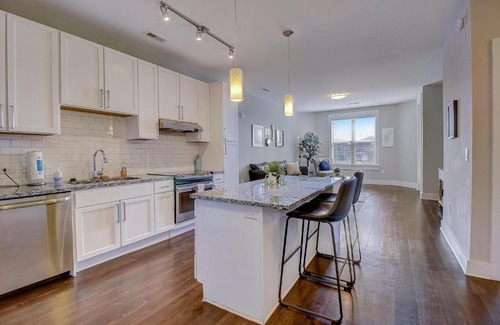 Charlotte Apartment | Discover FRONTDESK Berkshire Dilworth Apts in Midtown Charlotte