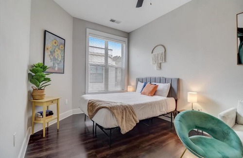 Charlotte Apartment | Discover FRONTDESK Berkshire Dilworth Apts in Midtown Charlotte