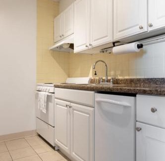 Ravenswood Apartment | Cozy 1 BR Apt in Ravenswood with Wheelchair Access