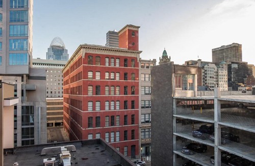 Central Business District Apartment | Stylish FRONTDESK East 8 Loft Apts in Downtown Cincinnati