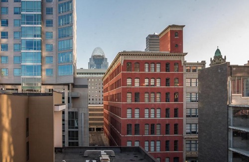 Central Business District Apartment | Stylish FRONTDESK East 8 Loft Apts in Downtown Cincinnati