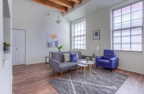 Detroit Apartment | Guest Rated 10/10: Frontdesk I River Place Apts Detroit