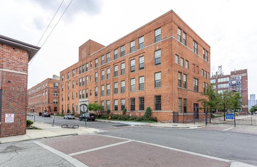 Detroit Apartment | Guest Rated 10/10: Frontdesk I River Place Apts Detroit