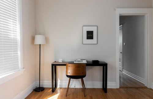 Roscoe Village Apartment | Modern 2 BR Apartment with Lake View - Guest Rated: 8/10