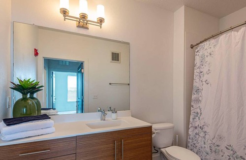North Hyde Park Apartment | FRONTDESK NoHo Flats at North Hyde Park Apts Tampa