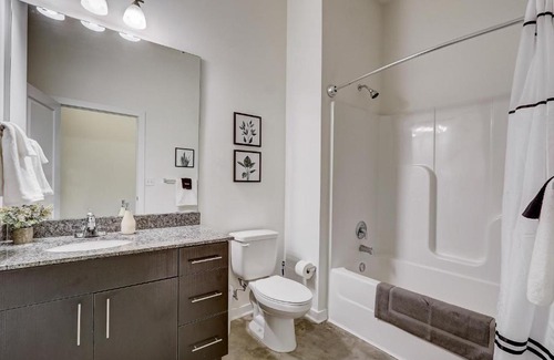 River Market Apartment | Family-Friendly FRONTDESK RM West Apts in River Market