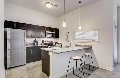 River Market Apartment | Family-Friendly FRONTDESK RM West Apts in River Market
