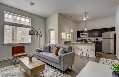 River Market Apartment | Family-Friendly FRONTDESK RM West Apts in River Market