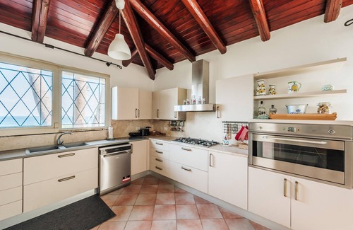 Augusta Villa | Beachfront Escape at Fronte Spiaggia Zoe - 9.4/10 Rating