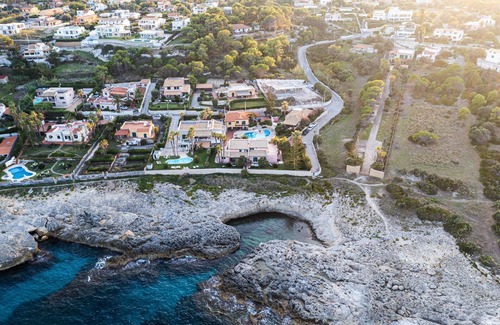 Augusta Villa | Beachfront Escape at Fronte Spiaggia Zoe - 9.4/10 Rating