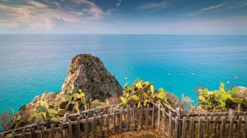 Santa Maria Apartment | FronteMare Seaview Apartments - 60 M E T R I dal Mare