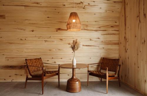 Center Hotel | Experience Comfort at Frontier Drive Inn - Pet Friendly Stay