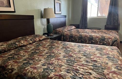 Cuba Hotel | Pet-Friendly Frontier Motel: A Family Getaway Awaits