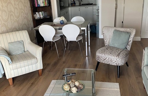 Broughty Ferry Apartment | Frontline sea view first floor apartment with balcony and lift.