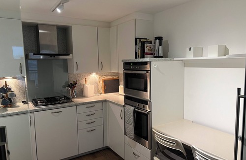 Broughty Ferry Apartment | Frontline sea view first floor apartment with balcony and lift.