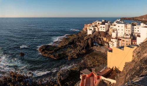 Caleta de Arriba Apartment | Budget-Friendly Fronton Whale Apartamentos with Ocean View
