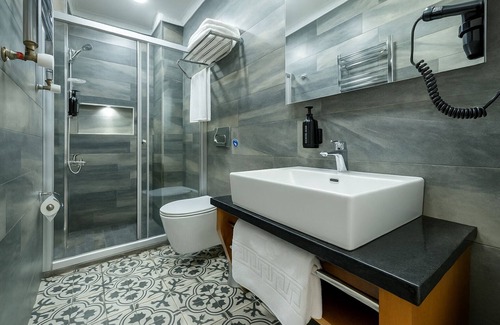 Arnavutkoy Hotel | Convenient FRT Airport Hotel with Family-Friendly Amenities
