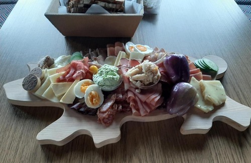 Sankt Peter am Kammersberg Bed & Breakfast | Discover Fruhstuckspension Bischof: Breakfast & Family Fun