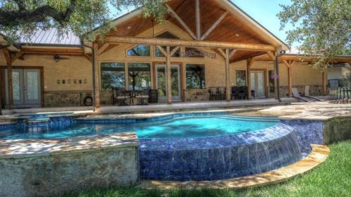Concan House | Relax at Fryars' Villa: Family-Friendly Retreat with Pool