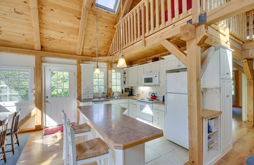 Standish Cabin | Family-Friendly Cabin on Frye Island with Beach Access