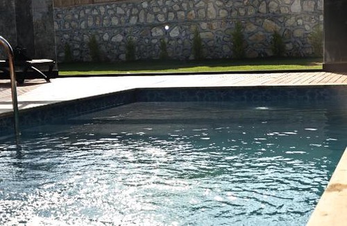 Toroslar House | Discover FS Bungalows Otel: Pet-Friendly Retreat with Pool