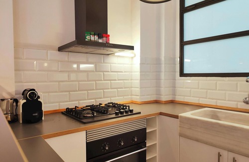 La Nova Esquerra de l'Eixample Apartment | Ideal 2-Bedroom Apartment Near Hospital Clinic with Spa