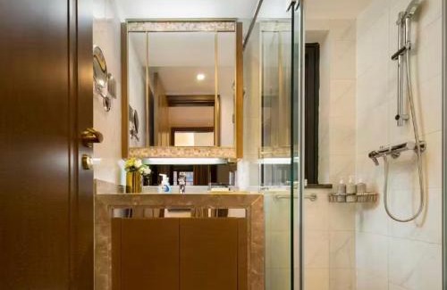 Yuzhong Hotel | Fsmile Viessmann City Resort Suites