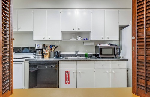 Nurmi Isles Apartment | Poolside Ft Lauderdale Retreat - Steps to Beach Access!