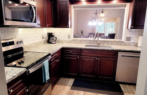 Cypress Lake Condo | Relaxing Ft Myers Retreat with Ocean Views and Spa Access