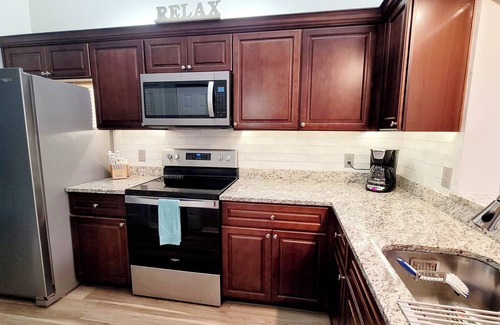 Cypress Lake Condo | Relaxing Ft Myers Retreat with Ocean Views and Spa Access