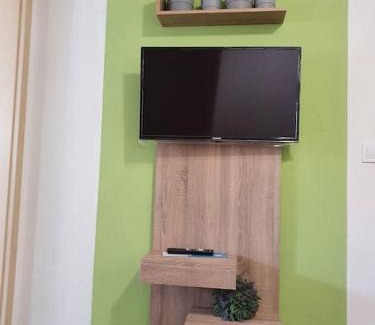 Neuhausen/Spree Apartment | Budget-Friendly Fuchsbau Haasow - Family Friendly Stay
