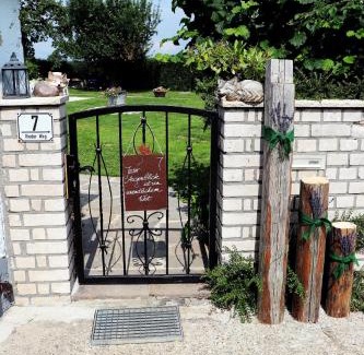 Riedenburg House | Pet-Friendly Fuchsheisl with Ocean View and Pool