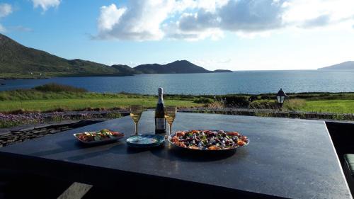 Caherdaniel Villa | Beachside Fuchsia Lodge - 4-Star Gem with Ocean Views