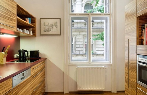 Himmelpfortgrund Apartment | Top-Rated Fuchsthallergasse 10 with Breakfast Included