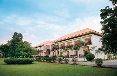San Sai Resort | Enchanting Fueng Fah Riverside Gardens Resort Awaits You