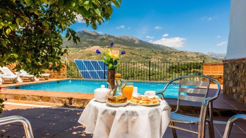 Rute House | Elegant Fuente de la Gitana Rute: Pool & Family-Friendly