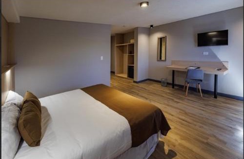 Mendoza Hotel | Top-Rated Fuente Mayor Hotel Terminal with Pool Access