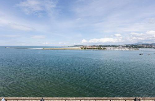 La Marina Apartment | Pet-Friendly Fuenterrabía by Basquelidays - 4 Star Retreat