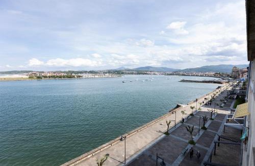 La Marina Apartment | Pet-Friendly Fuenterrabía by Basquelidays - 4 Star Retreat