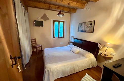 Noale House | Escape to Comfort: Hotel Fuga near Venice with Pool & Hot Tub
