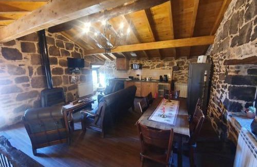 Fuinhas House | Pet-Friendly Retreat: Fuinhas de Amor with 9.8 Guest Rating