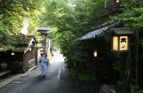 Kurokawa Onsen Hotel | Indulge at Fujiya: Exceptional Stay with Hot Tub Amenities