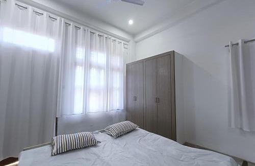 Sarnath Apartment | Cozy 2BHK with Kitchen, Pet and Child Friendly Near Temple