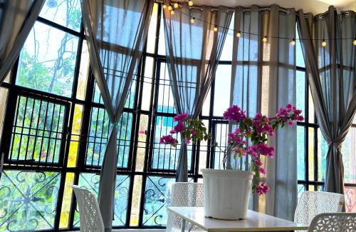 Sarnath Apartment | Cozy 2BHK with Kitchen, Pet and Child Friendly Near Temple