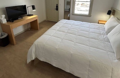 Watkins Glen House | Full Accessible Inn Room - NFAI