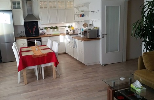 Munchen District Apartment | Convenient 3-Bedroom Retreat Near City Center & Oktoberfest