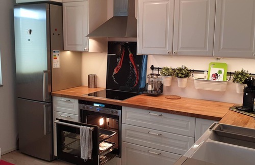 Munchen District Apartment | Convenient 3-Bedroom Retreat Near City Center & Oktoberfest