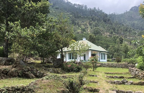 Hildummulla Cottage | Idyllic Cottage Retreat on Organic Tea Estate with Pool