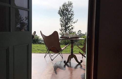 Hildummulla Cottage | Idyllic Cottage Retreat on Organic Tea Estate with Pool